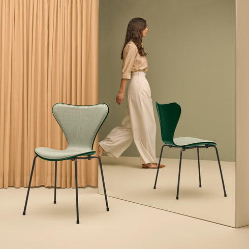 Series 7™ Chair Upholstered / Brown Bronze